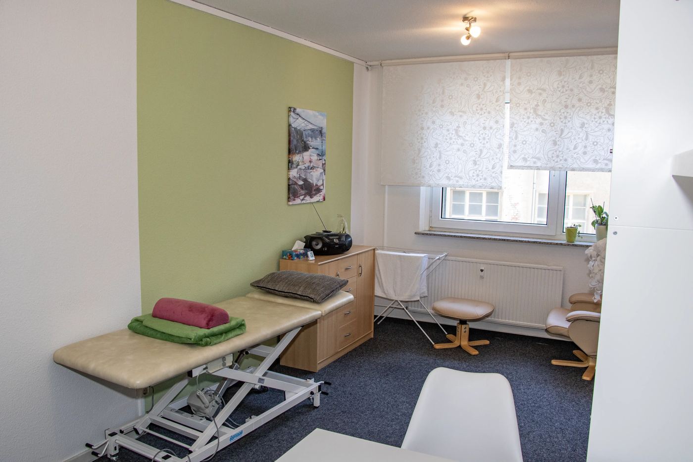 Therapiezimmer mit Liege